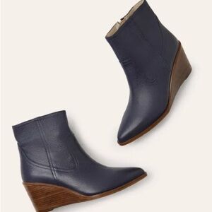 Boden Grafton Leather Wedge Boots in Navy